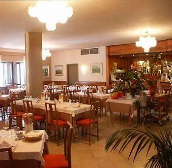 Ristorante Papa فندق 3*